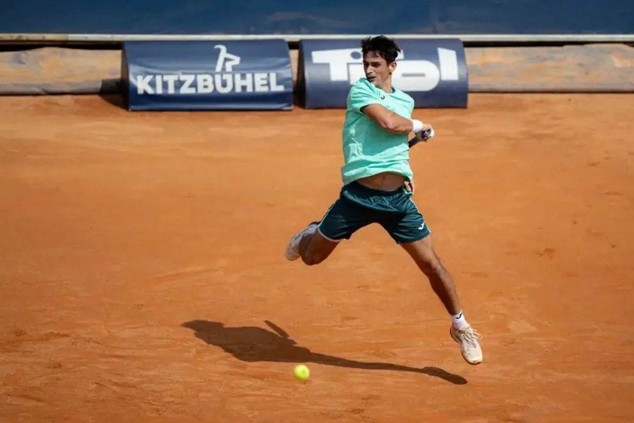 Mariano Navone comenzó con el pie derecho y avanzó a los octavos de final del ATP 250 de Kitzbuhel.