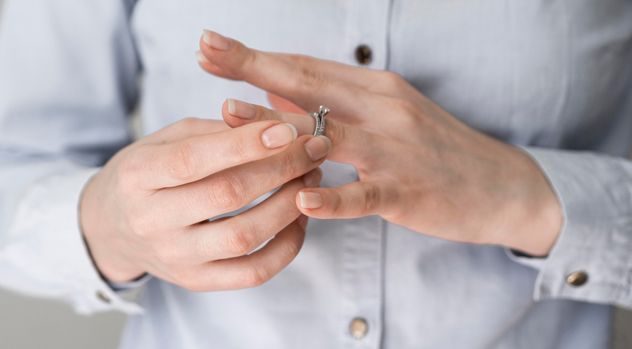 Cada vez más populares: cómo son los anillos antiansiedad.