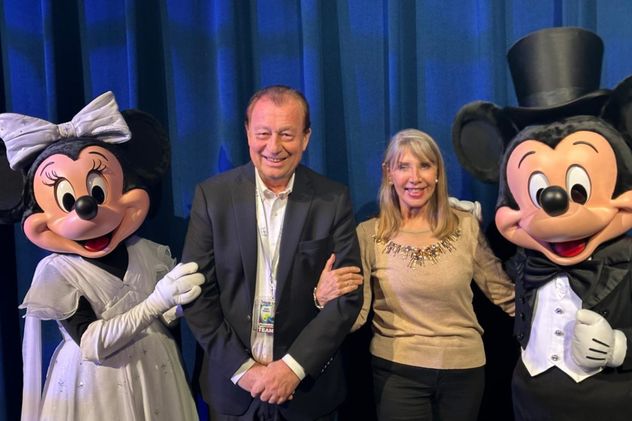 Juan y Silvina Toselli, referentes en el rubro turístico de experiencias en Orlando para adolescentes.