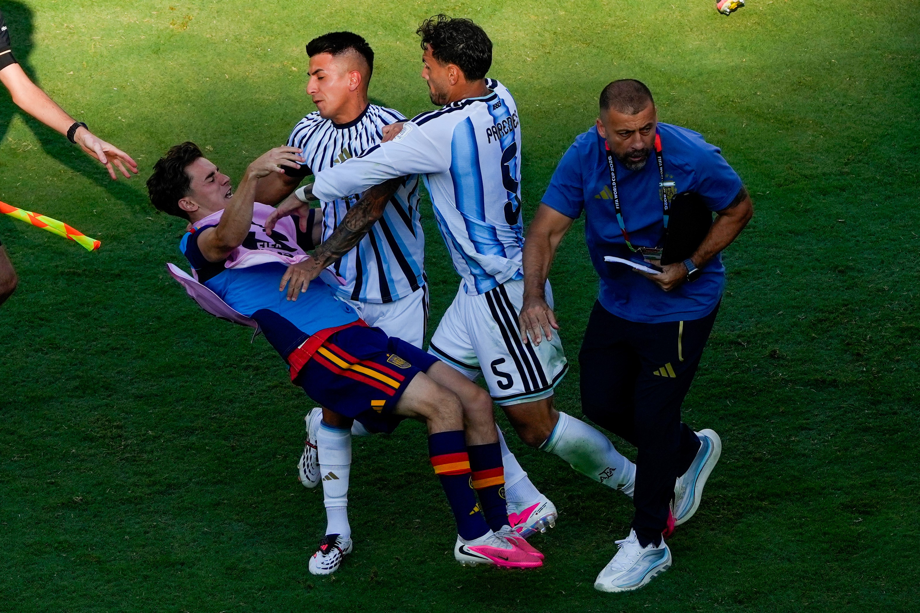 Paredes al final del partido.