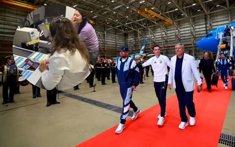 La controladora aérea cordobesa que saludó a la Selección Argentina mientras llegaba al país