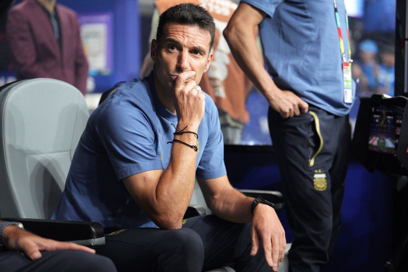 El contrato de Lionel Scaloni vence en diciembre de este año. El técnico dijo que "seguramente corte" su vínculo con la selección. (AP)