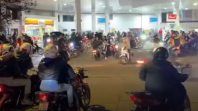 Picadas en barrio Yofre Norte: vecinos del sector están preocupados por la invasión de motociclistas durante las madrugadas de los viernes. (La Voz)