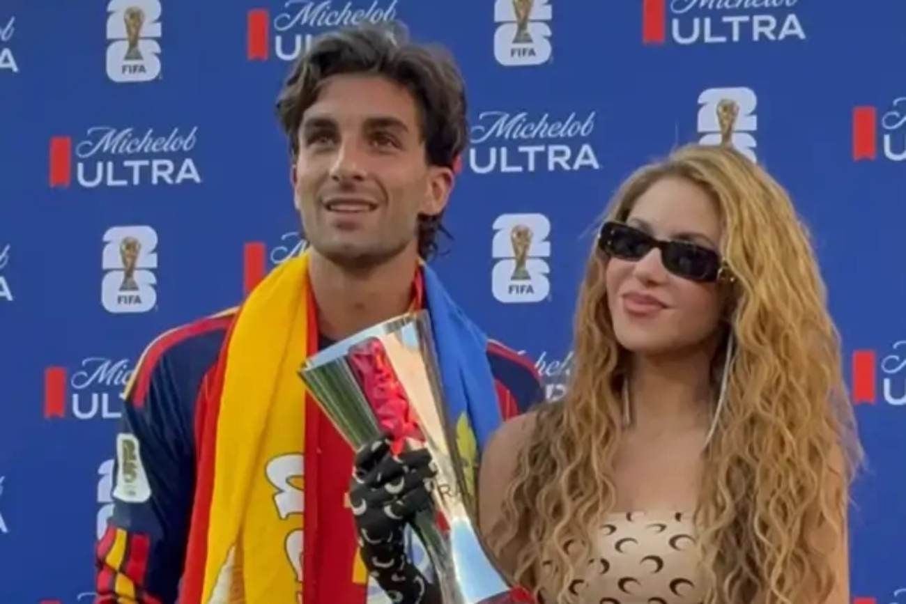 Ferrán Torres y Shakira, en los festejos posteriores a la final.