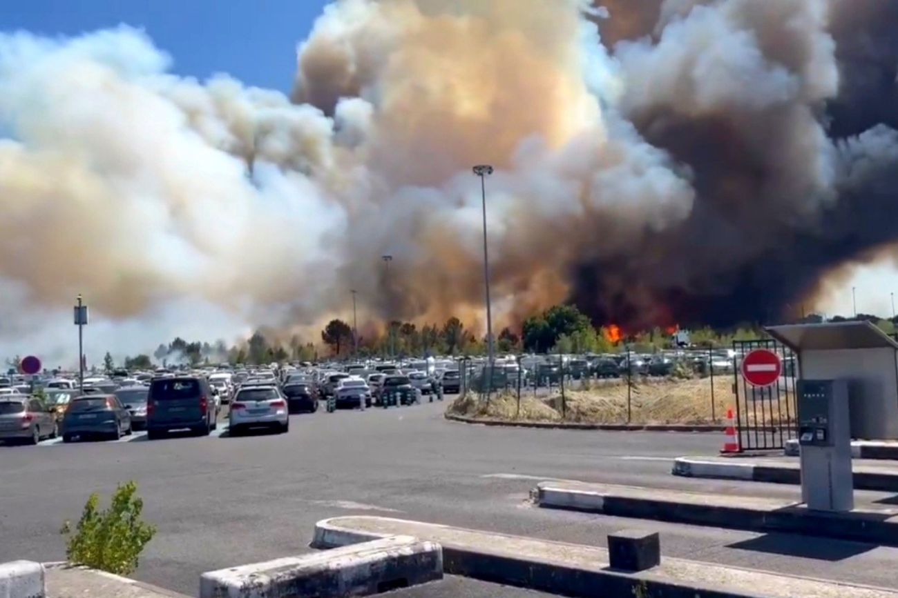 Incendio junto al aeropuerto de Burdeos