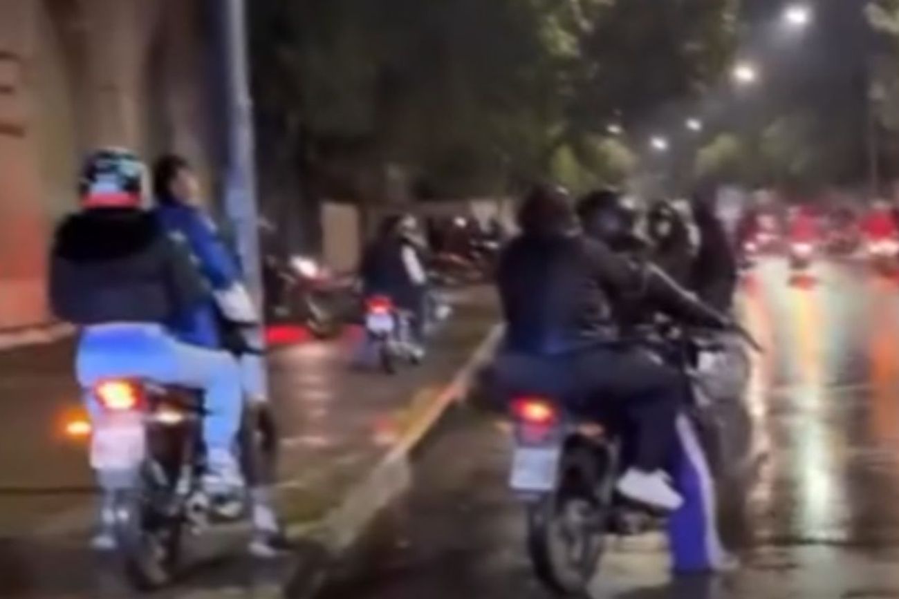 Picadas en barrio Yofre Norte: vecinos del sector denuncian que hay 330 motocicletas corriendo carreras. (La Voz).