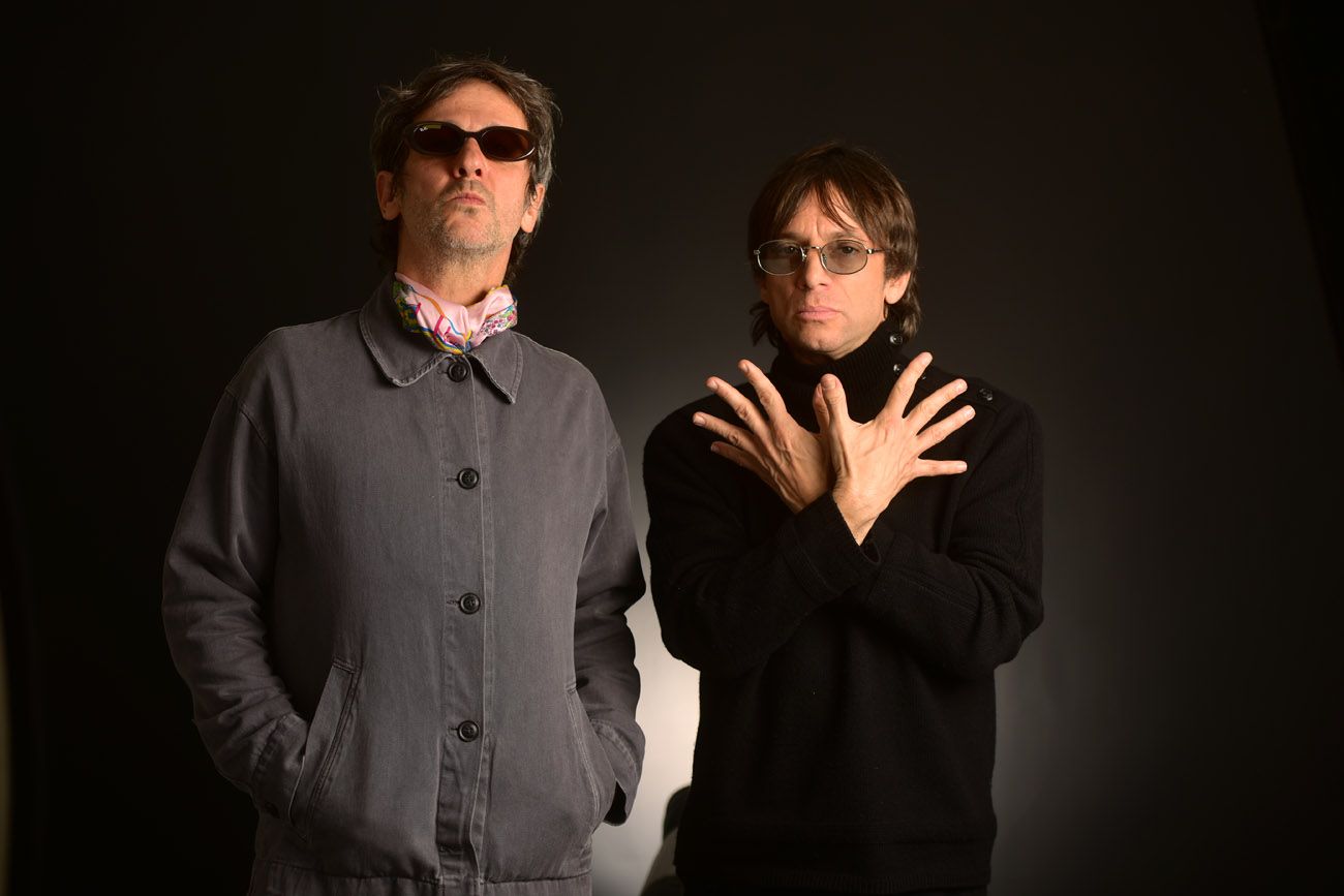 Joaquín Levinton y Leandro Lopatín, cantante y guitarrista de la banda Turf.  (Nicolás Bravo / La Voz)