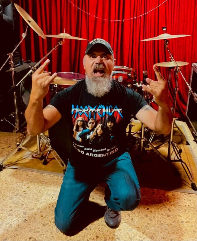 Murió Pato Strunz, histórico baterista de la escena heavy metal argentino.