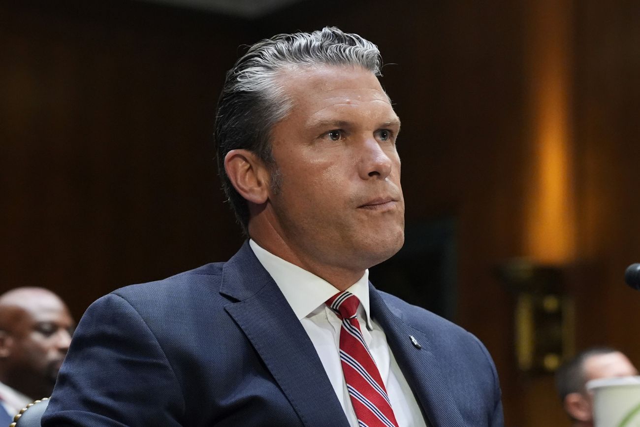 El secretario de Defensa de Estados Unidos, Pete Hegseth, escucha durante una audiencia del Comité de Asignaciones del Senado el martes 21 de julio de 2026, en el Capitolio de Washington. (Foto AP / Jacquelyn Martin)