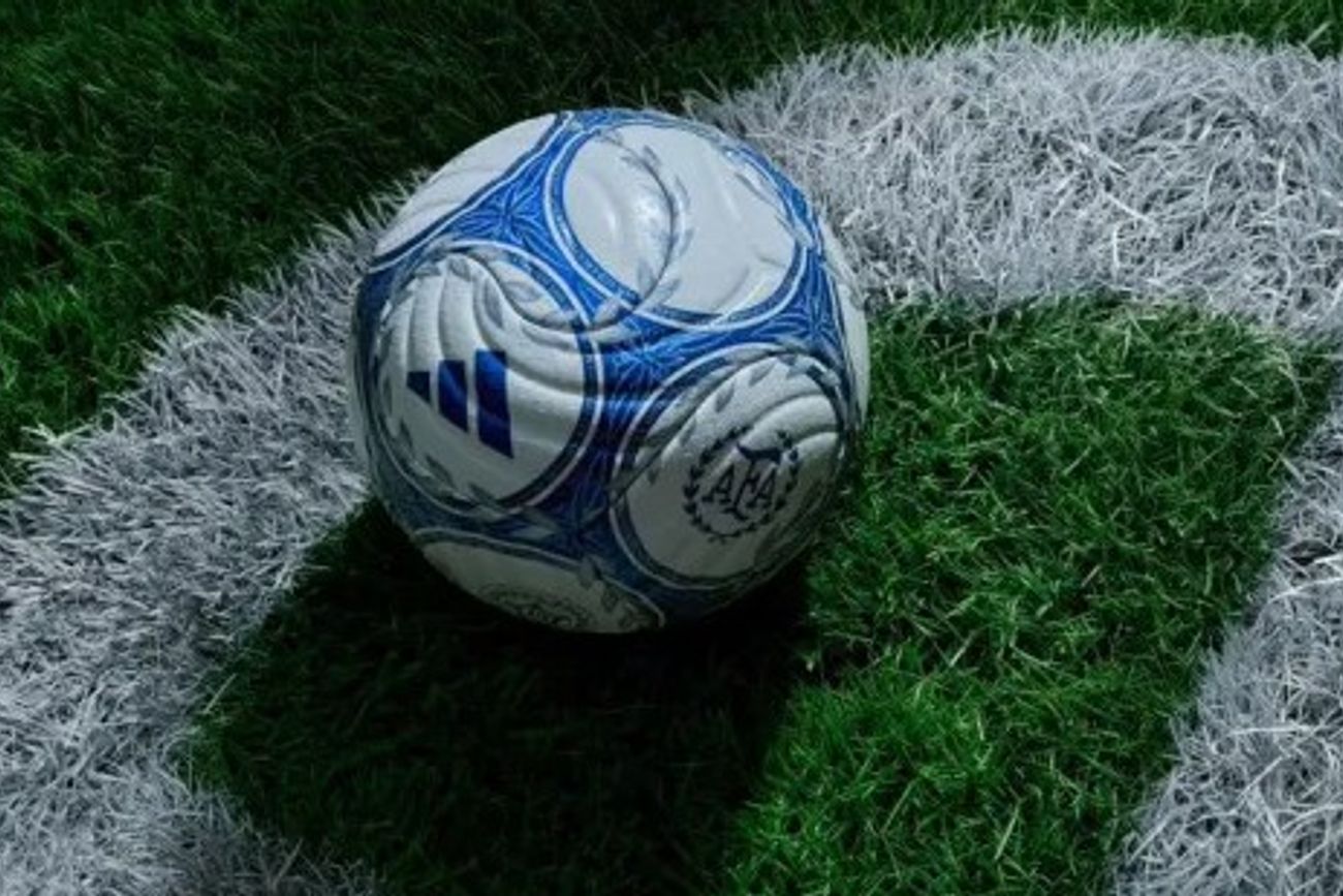 Argentum Gambeta, la pelota que se usará en el Torneo Clausura. (AFA)