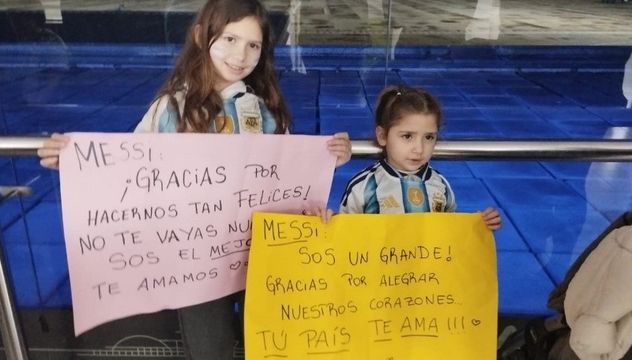 Lionel Messi llegó este martes a Rosario para pasar unos días con su familia.