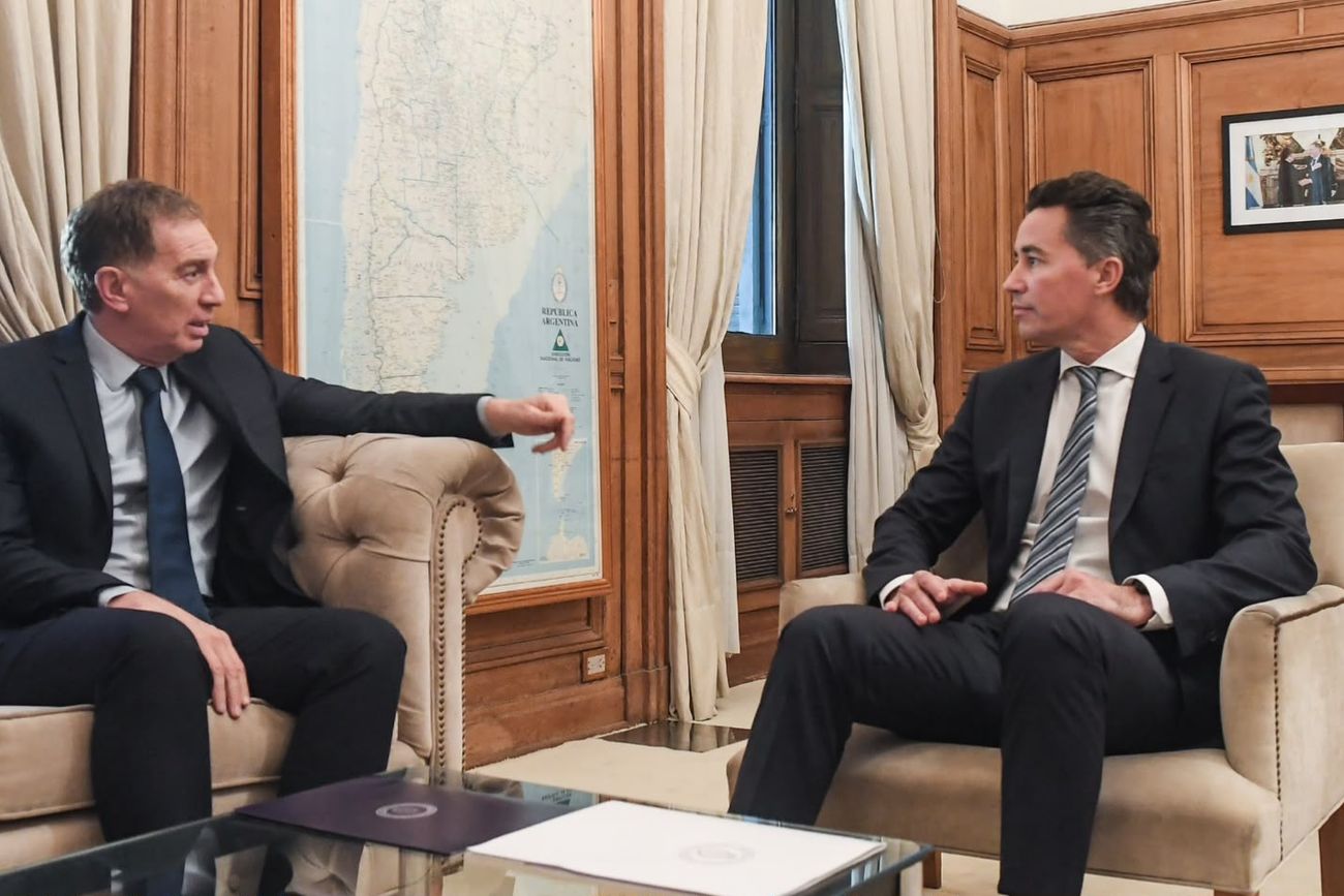 El jefe de Gabinete nacional, Diego Santilli, recibió este martes a su par de Córdoba, Manuel Calvo, quien fue designado en el cargo el viernes pasado por el gobernador Martín Llaryora. (Prensa Gobierno de Córdoba)