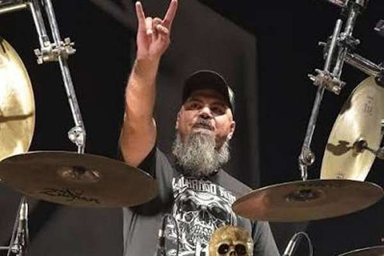 Murió Pato Strunz, histórico baterista de la escena heavy metal argentino.