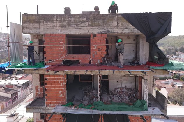 Sobre la calle San Martín se desplegaron vallados de protección de hasta cuatro niveles para resguardar a los peatones.