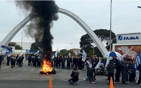 Protesta en Fadea por el atraso en el pago de los salarios. 