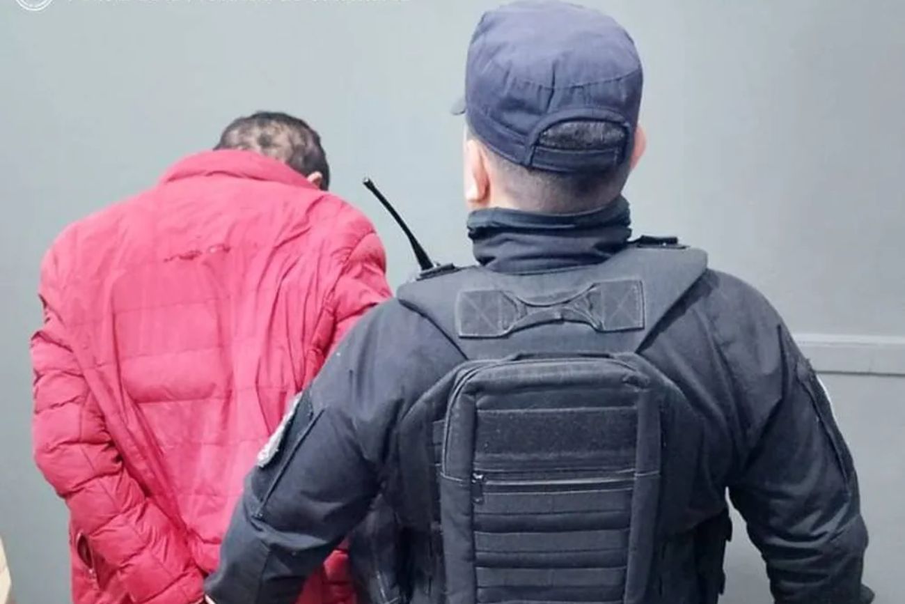 Detuvieron a un hombre de 40 años por intentar agredir a su madre