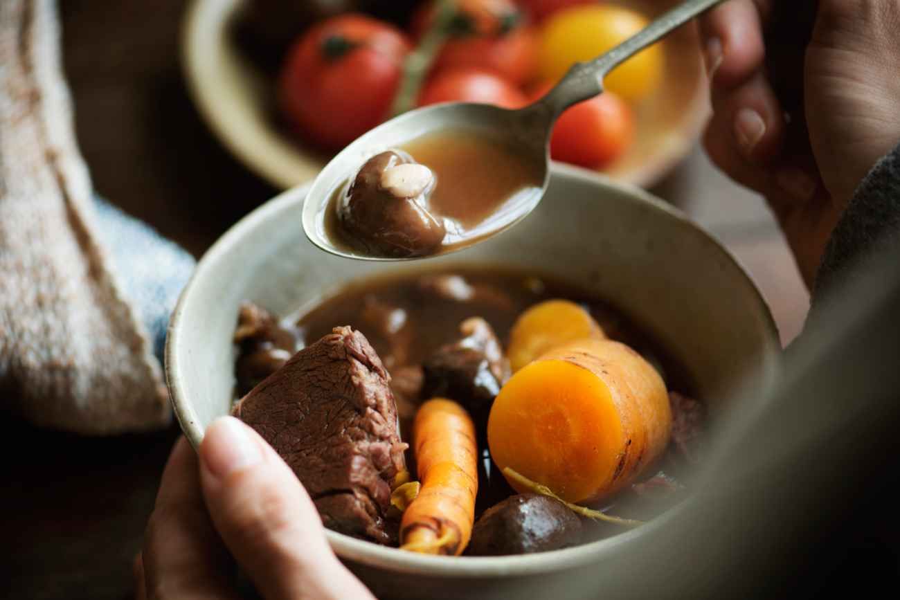 Por qué las personas sienten más hambre en invierno.