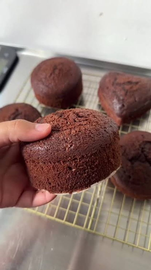 Mini bizcochuelo de chocolate en microondas: la receta fácil que está lista en 2 minutos.