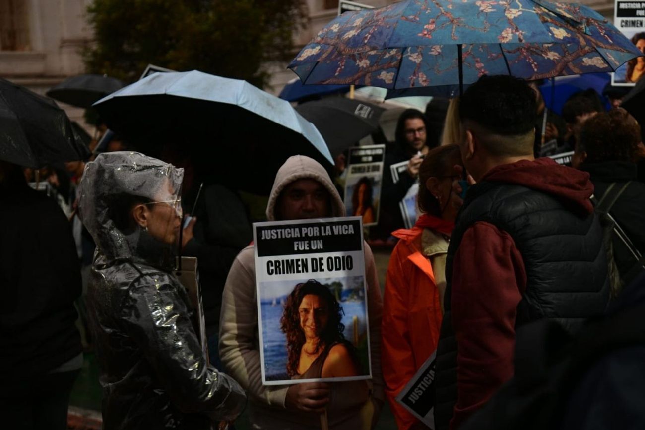 Marcha por Vica Monteros. 