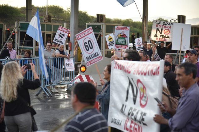 El cobro de peajes incluye a barrios ubicados sobre Ejército Argentino desde "El Tropezón" (Circunvalación) hasta la avenida Juan Domingo Perón de La Calera.