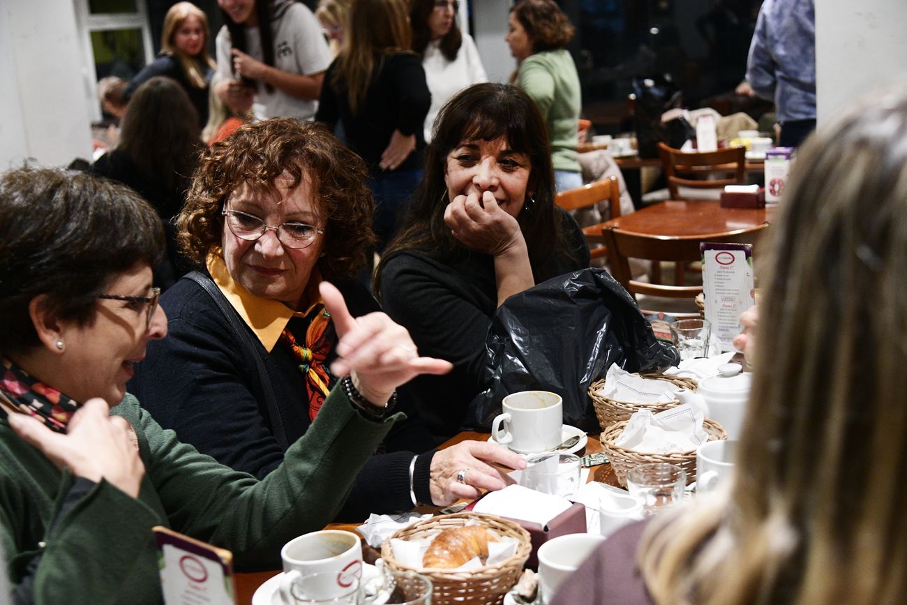 Conectamos organiza el primer evento +50 que reúne a desconocidos en Café Los Cubanitos