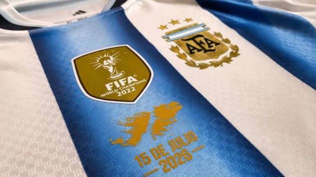 La propuesta nació en un local de Berazategui y permite agregar gratuitamente la silueta de las Islas Malvinas y la fecha del partido ante Inglaterra a cualquier camiseta de la Selección.