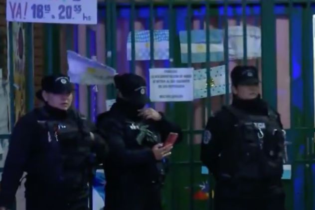 Rosario: un alumno de 12 años llevó un revólver a la escuela y fue demorado