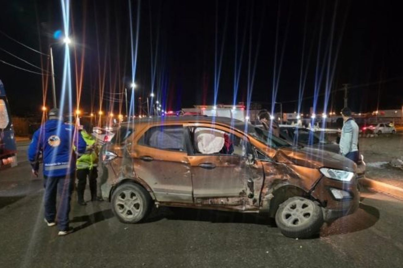 Un choque entre dos camionetas dejó a una joven de 19 y una niña de 12 años internadas