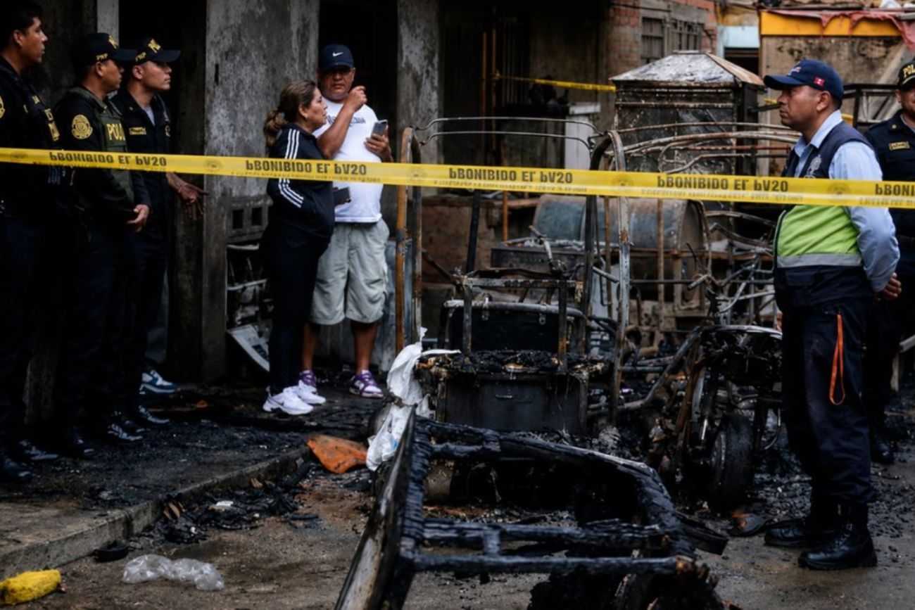 Tragedia en Perú: al menos 10 integrantes de una familia murieron en un incendio en Lima. (@TelenoticiasGMV)