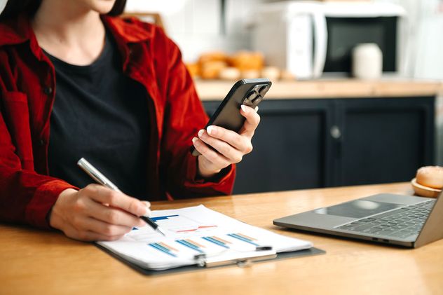Hoy, un vecino puede pedir un auto, hacer una transferencia o resolver un trámite desde su celular en segundos. Esa expectativa también comenzó a entrar en los edificios.