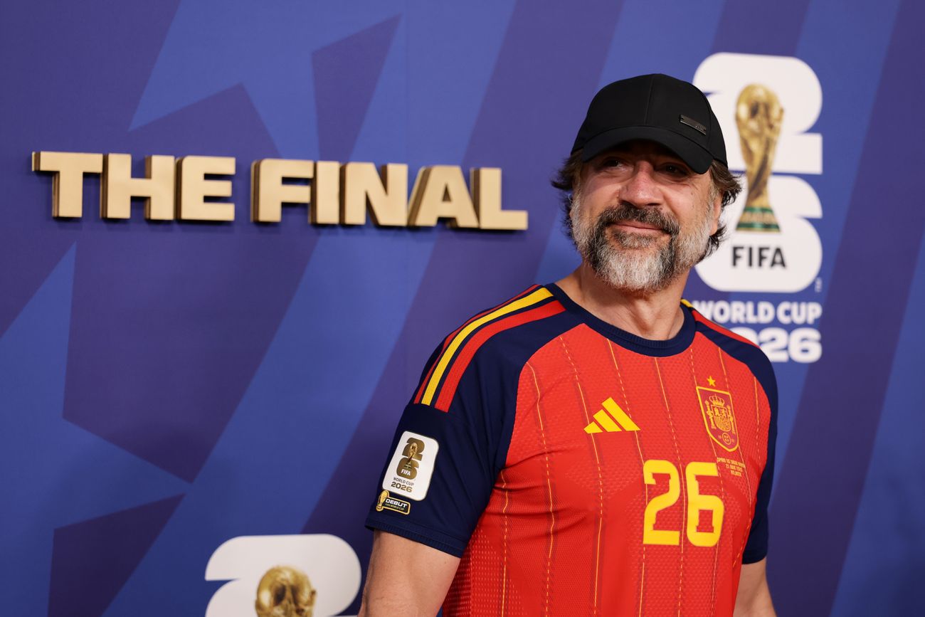 Javier Bardem llegando a la final del Mundial 2026. (AP Photo/Adam Hunger)
