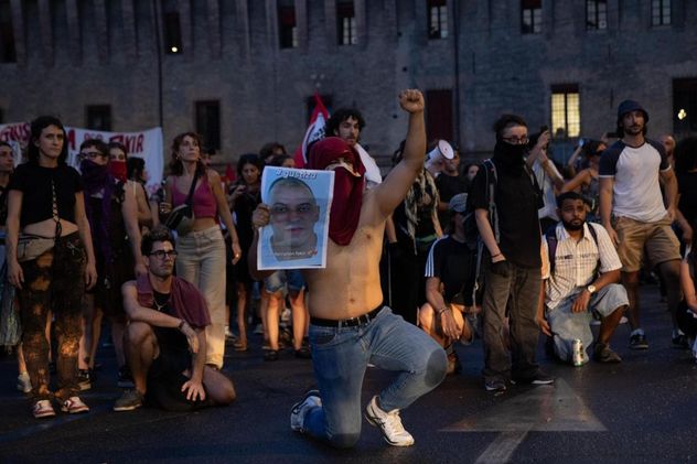 Protestas e incidentes tras la muerte de un hombre marroquí bajo custodia policial en Italia.
