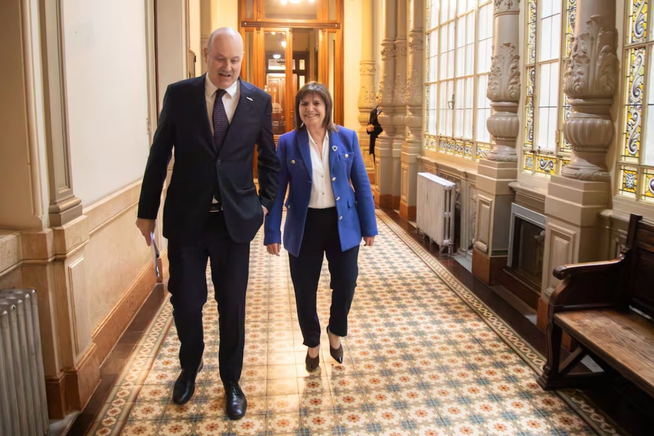 Cierre de negociaciones: Bullrich y Sturzenegger buscan consenso final para la Ley de Propiedad Privada