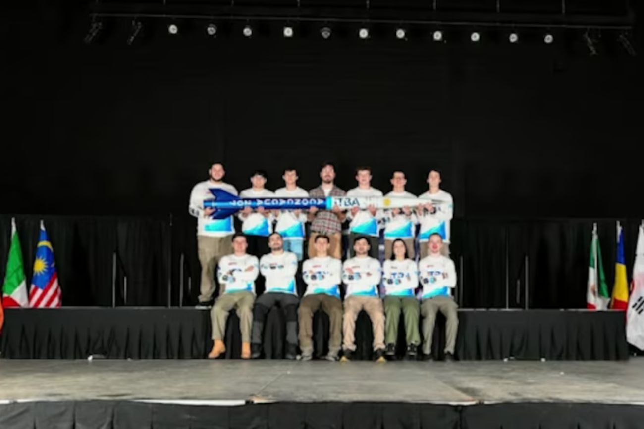 Estudiantes argentinos ganaron la competencia universitaria de cohetería más importante del mundo. (Gentileza Infobae)