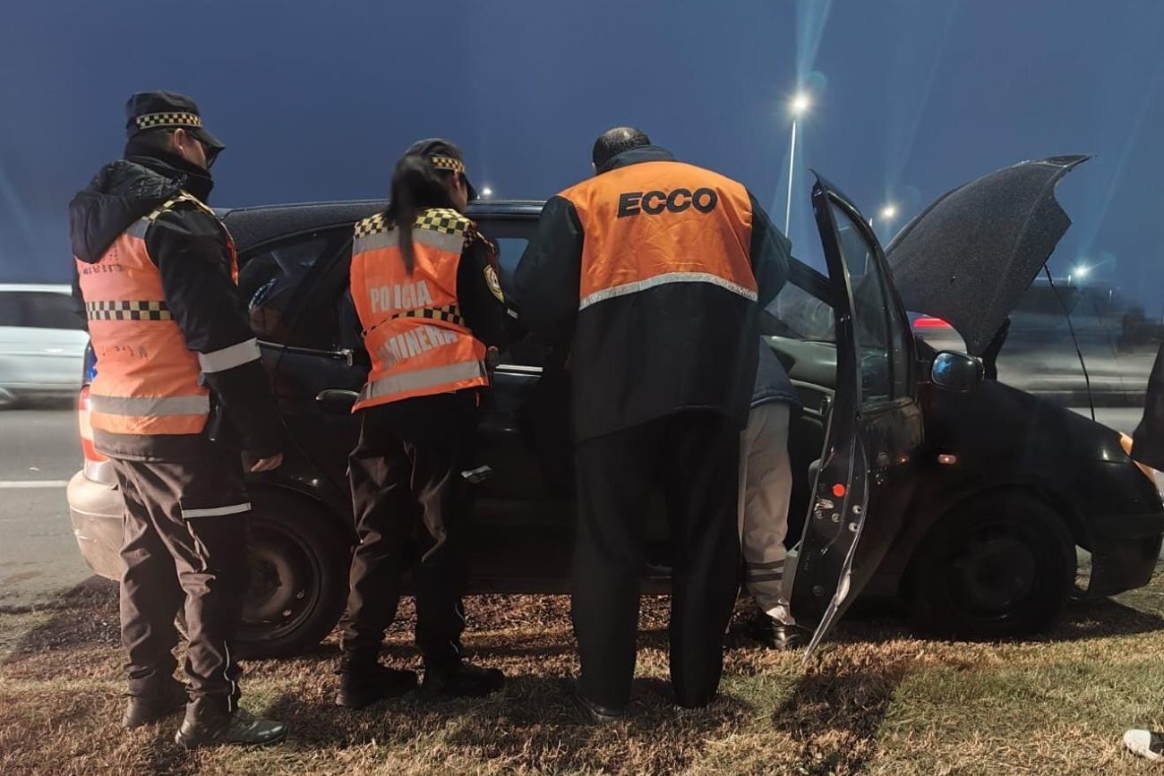 Se les quedó el auto en plena Circunvalación de Córdoba y una operadora del 911 asistió el parto por teléfono