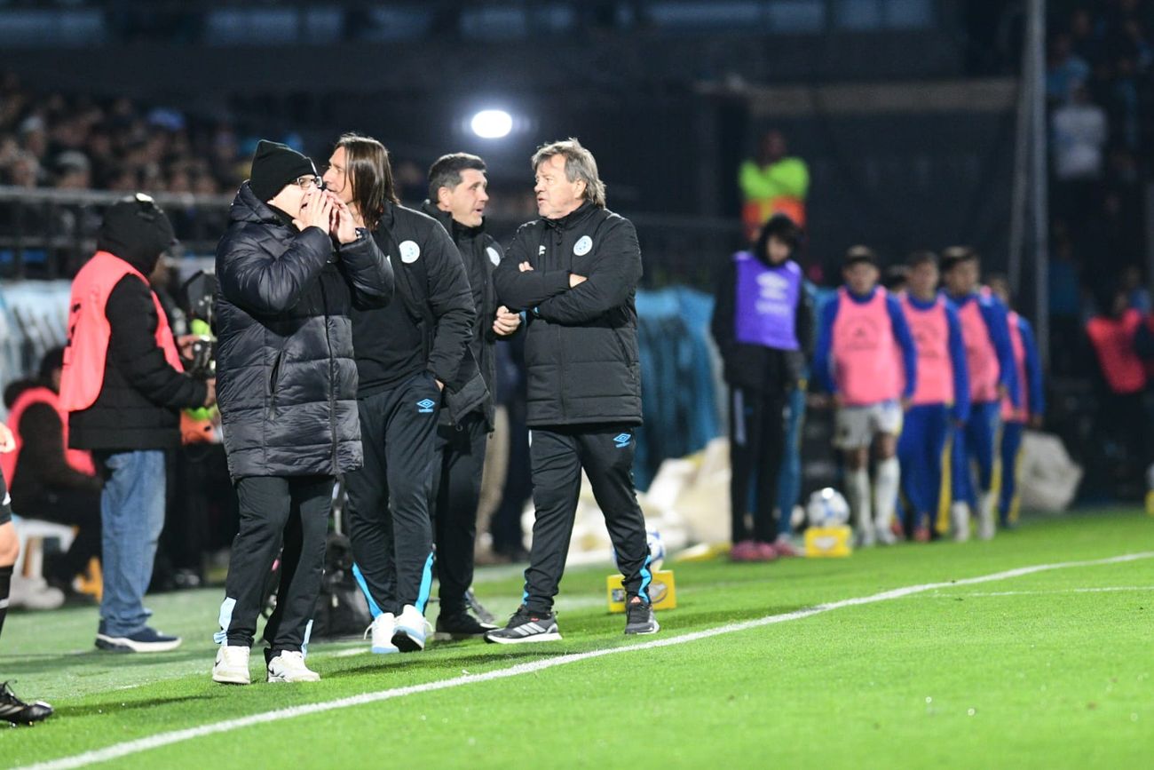 Zielinski fue contundente sobre los refuerzos tras el debut: "No vamos a traer por traer"