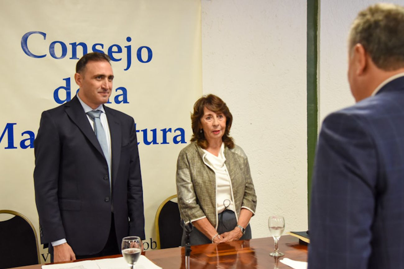 El ministro de Justicia, Julián Lópéz, y la vocal del TSJ Marta Cáceres de Bollati.