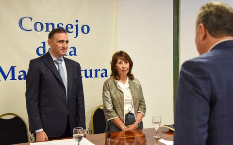 El ministro de Justicia, Julián Lópéz, y la vocal del TSJ Marta Cáceres de Bollati. 