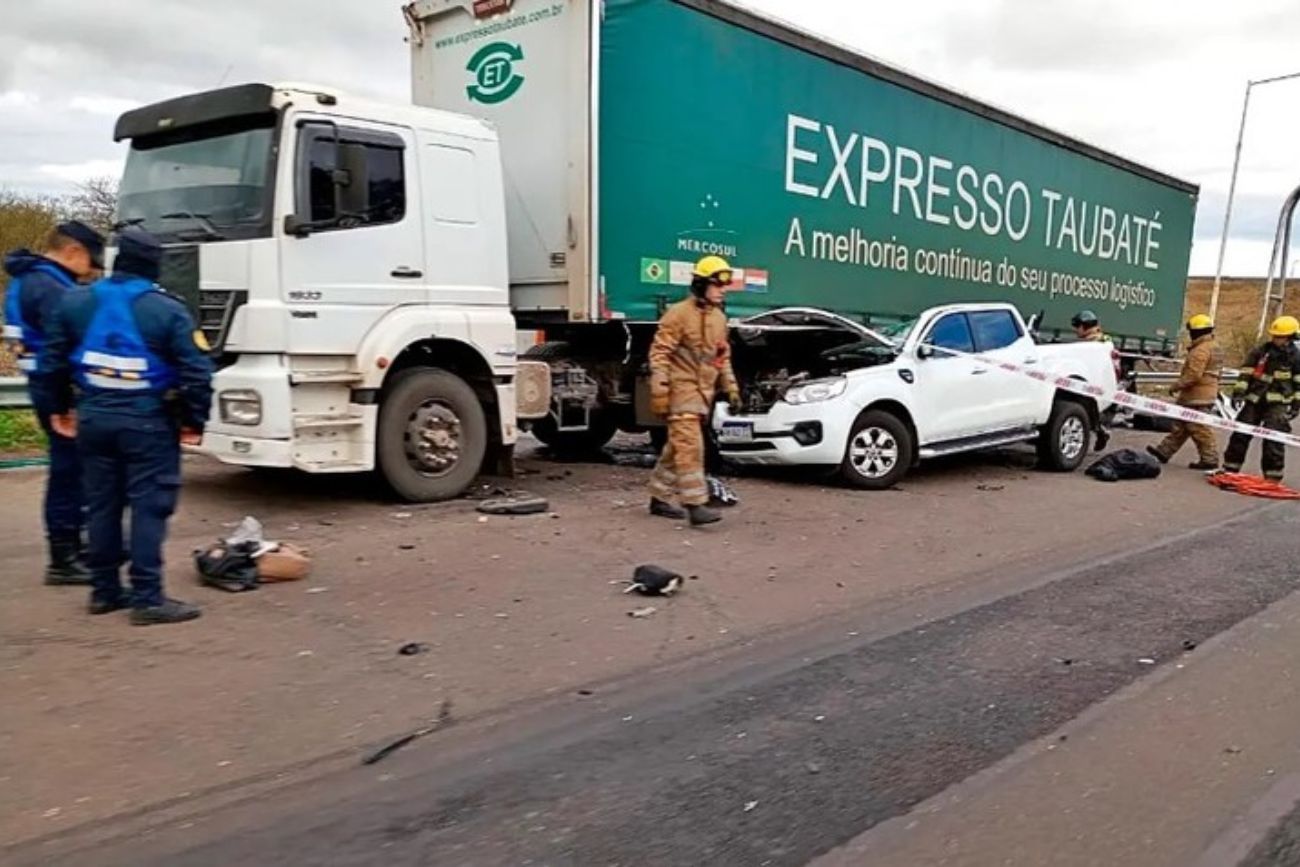 Tragedia en la ruta 14: murieron una madre y su hijo tras chocar contra un camión en el peaje Yeruá