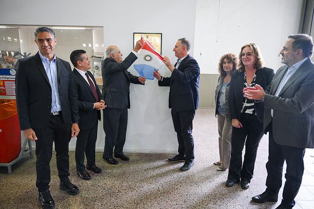 La iniciativa articula la formación escolar con experiencias en empresas, en un modelo innovador que potencia la empleabilidad juvenil.