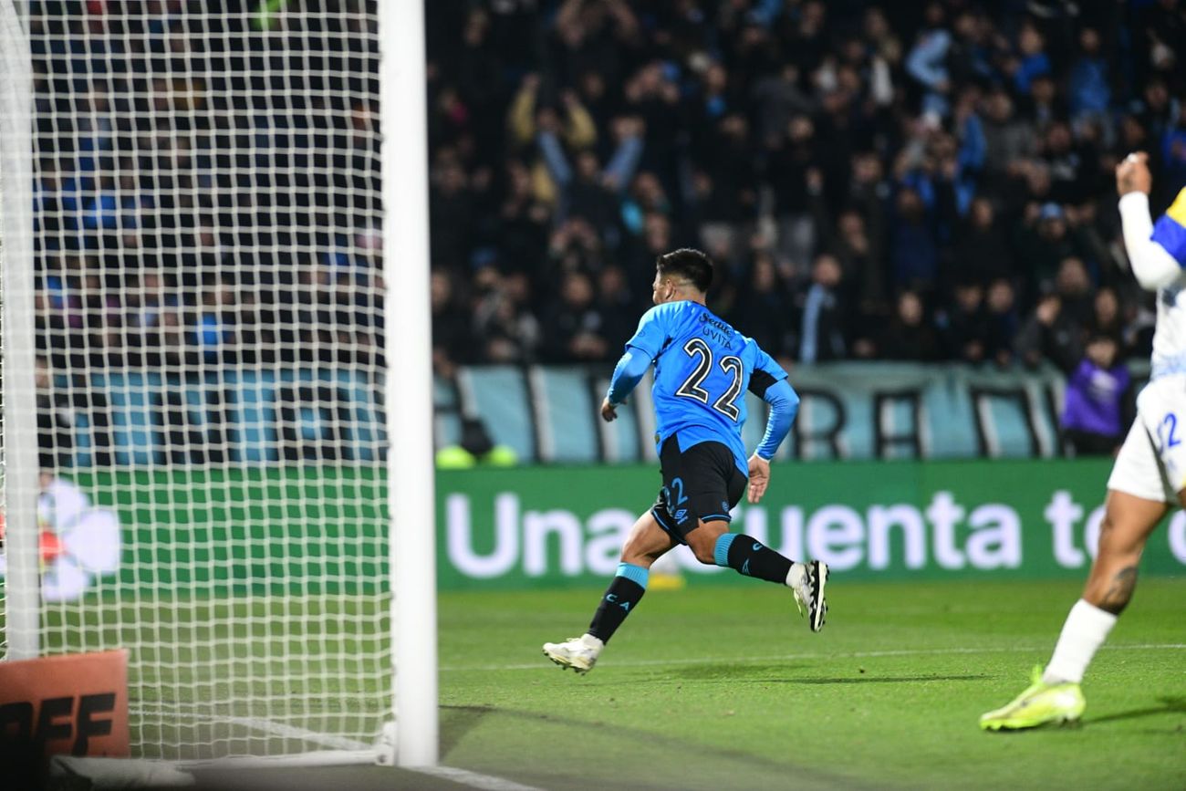Nicolás "Uvita" Fernández festeja su gol en Belgrano ante Rosario Central.