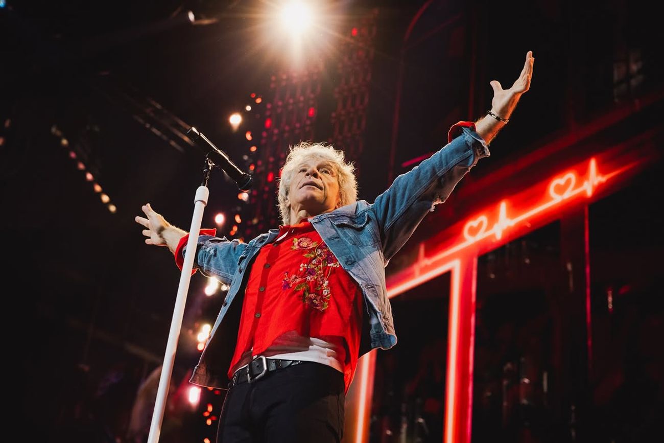 Bon Jovi cortó su show en Nueva York antes de tiempo, a raíz de una infección sinusal del cantante.