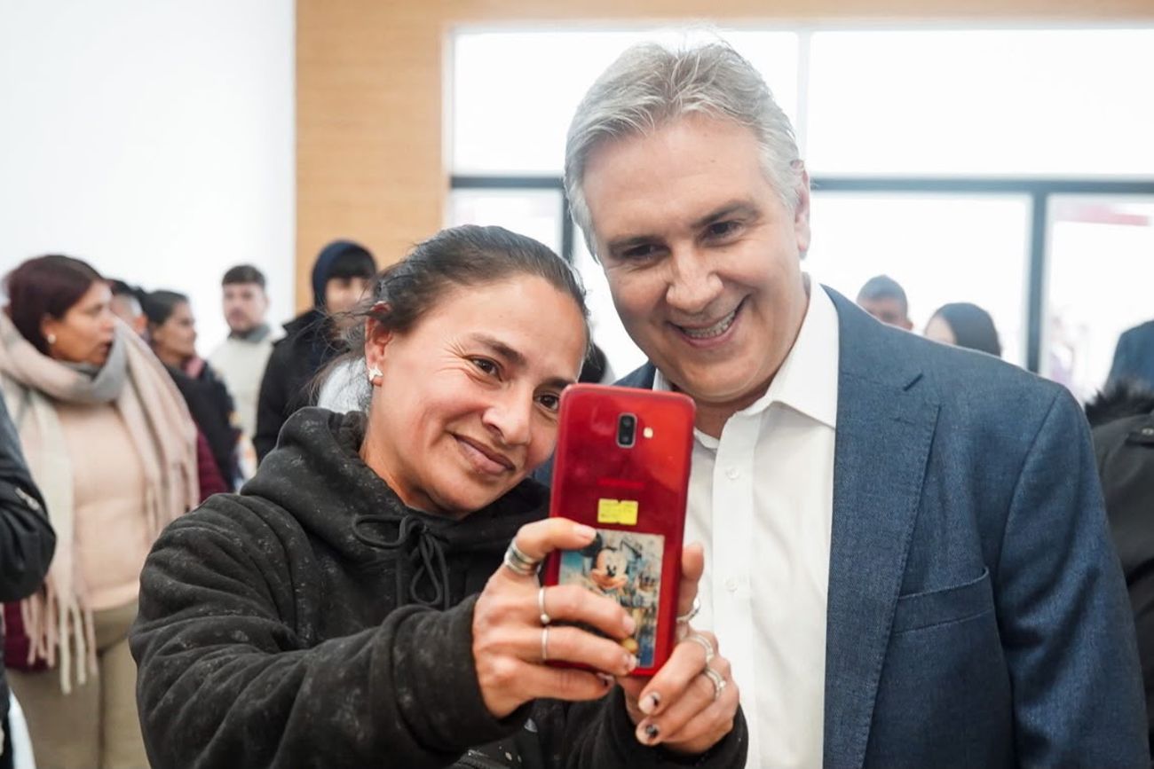 Llaryora, Juez y Bornoroni, y la guerra de fotos