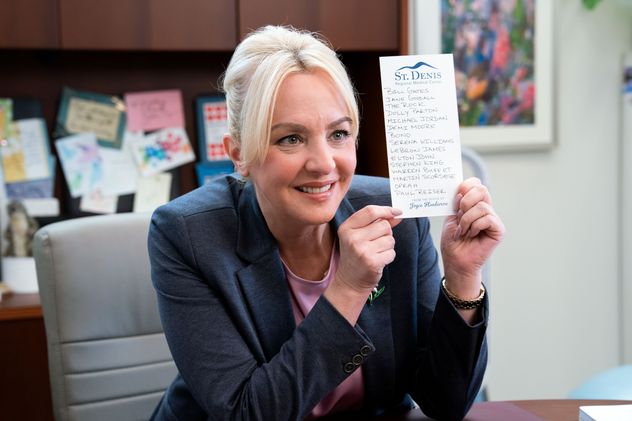 Wendi McLendon-Covey es la ambiciosa y excéntrica directora ejecutiva de St. Denis Medical en "St. Denis Medical".