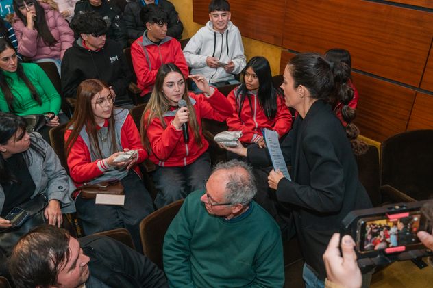 Estudiantes contando su experiencia en el Concurso Escuelas Sustentables.