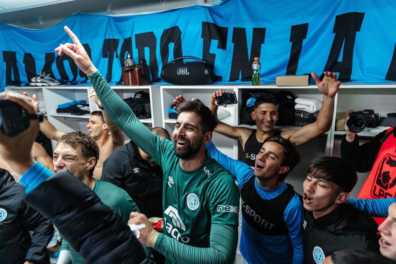 El arquero que nunca bajó los brazos: volvió después de 391 días y la rompió en Belgrano