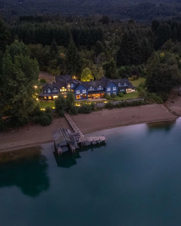 Benjamín Vicuña eligió Villa La Angostura: así es el exclusivo hotel de lujo donde pasa sus vacaciones.