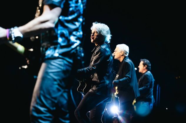Bon Jovi cortó su show en Nueva York antes de tiempo, a raíz de una infección sinusal del cantante.