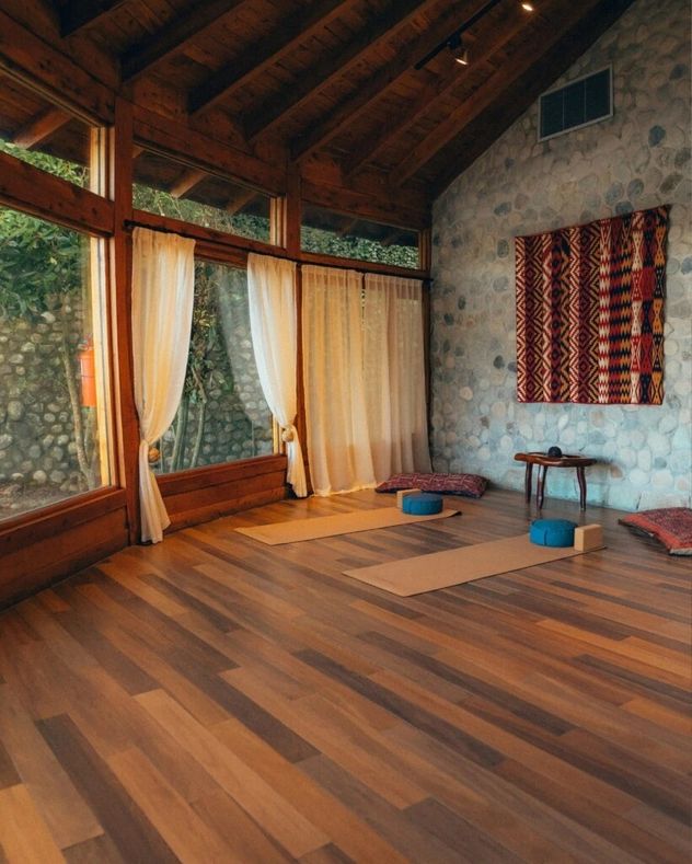 Benjamín Vicuña eligió Villa La Angostura: así es el exclusivo hotel de lujo donde pasa sus vacaciones.
