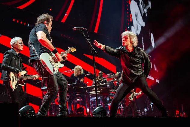 Bon Jovi cortó su show en Nueva York antes de tiempo, a raíz de una infección sinusal del cantante.